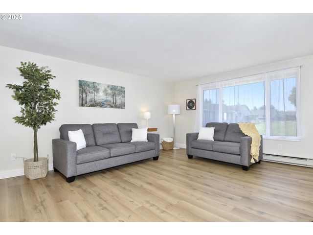 626 Ne FLEMING Ave B-63, Gresham, OR 97030