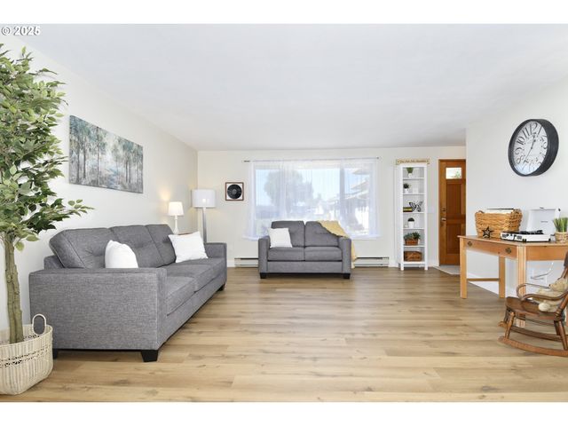 626 Ne FLEMING Ave B-63, Gresham, OR 97030