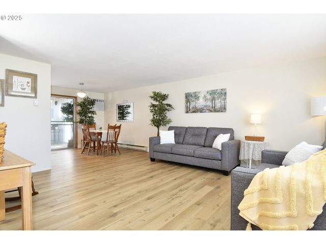 626 Ne FLEMING Ave B-63, Gresham, OR 97030