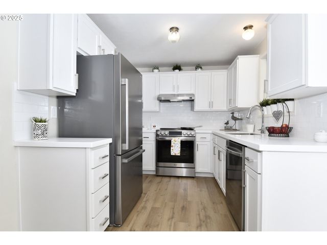 626 Ne FLEMING Ave B-63, Gresham, OR 97030