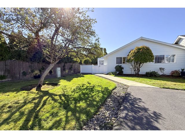 626 Ne FLEMING Ave B-63, Gresham, OR 97030