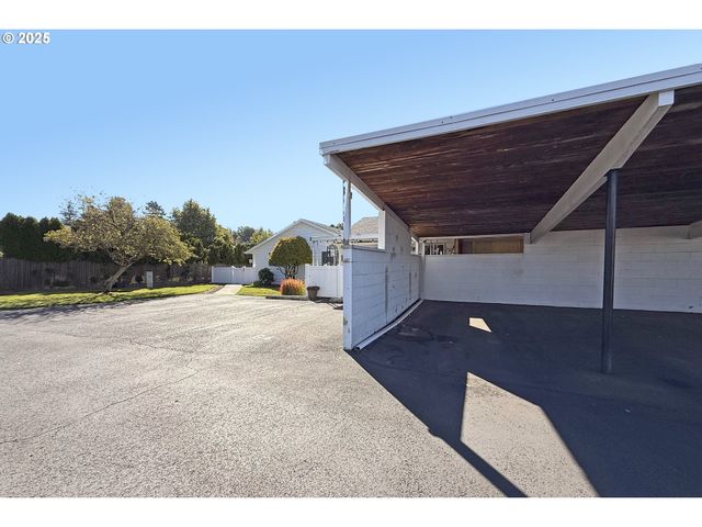 626 Ne FLEMING Ave B-63, Gresham, OR 97030