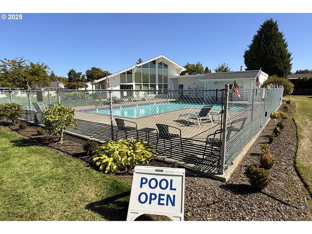 626 Ne FLEMING Ave B-63, Gresham, OR 97030