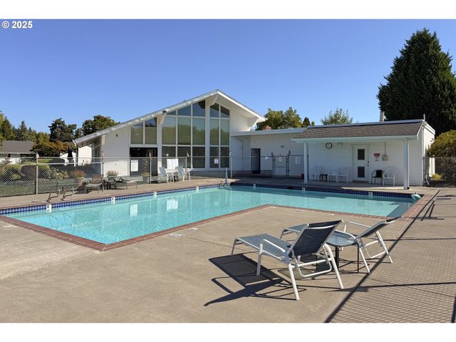 626 Ne FLEMING Ave B-63, Gresham, OR 97030