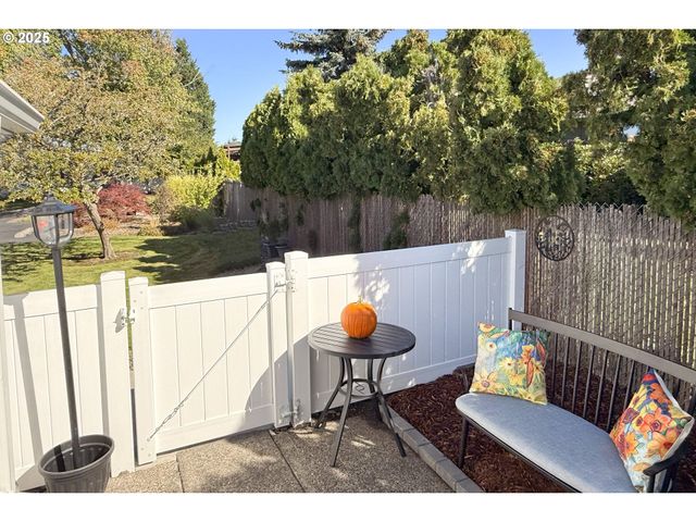 626 Ne FLEMING Ave B-63, Gresham, OR 97030