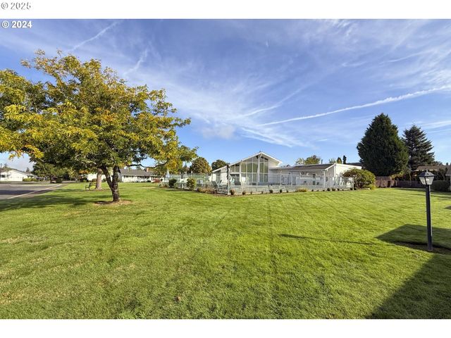 626 Ne FLEMING Ave B-63, Gresham, OR 97030