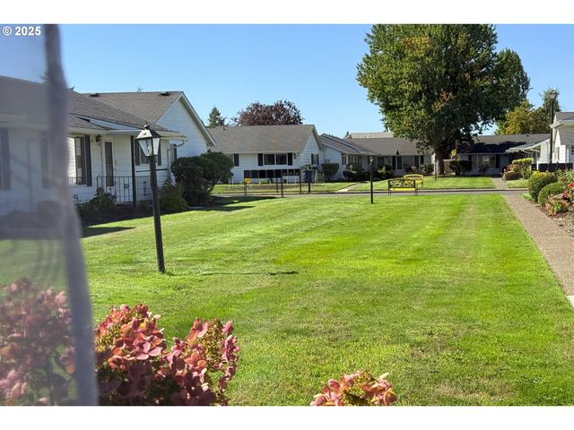 626 Ne FLEMING Ave B-63, Gresham, OR 97030