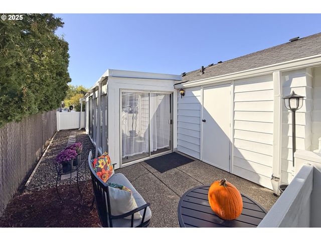 626 Ne FLEMING Ave B-63, Gresham, OR 97030