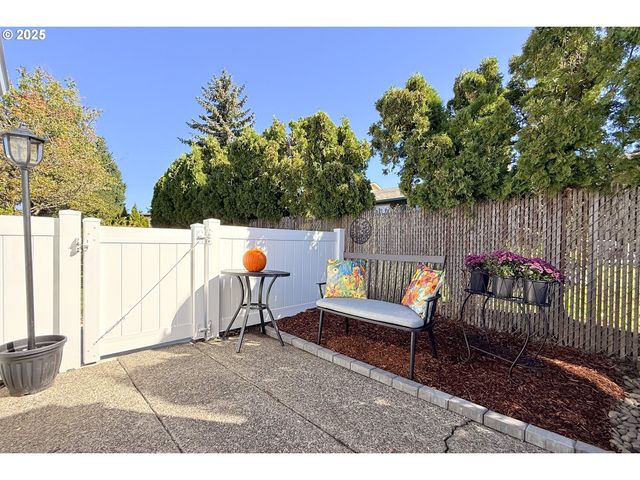 626 Ne FLEMING Ave B-63, Gresham, OR 97030