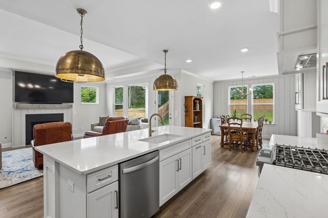7215 Adenborough Dr, Fairview, TN 37062