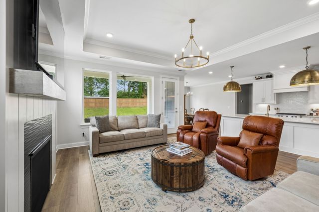 7215 Adenborough Dr, Fairview, TN 37062