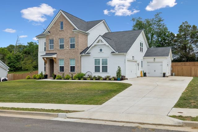 7215 Adenborough Dr, Fairview, TN 37062