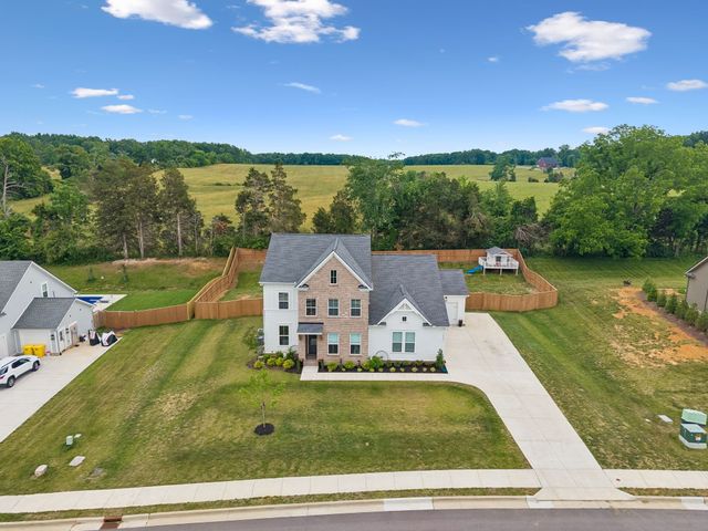 7215 Adenborough Dr, Fairview, TN 37062