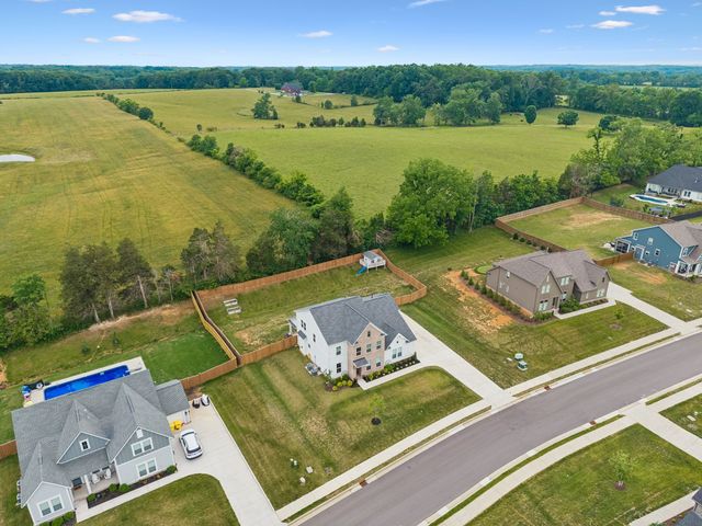 7215 Adenborough Dr, Fairview, TN 37062