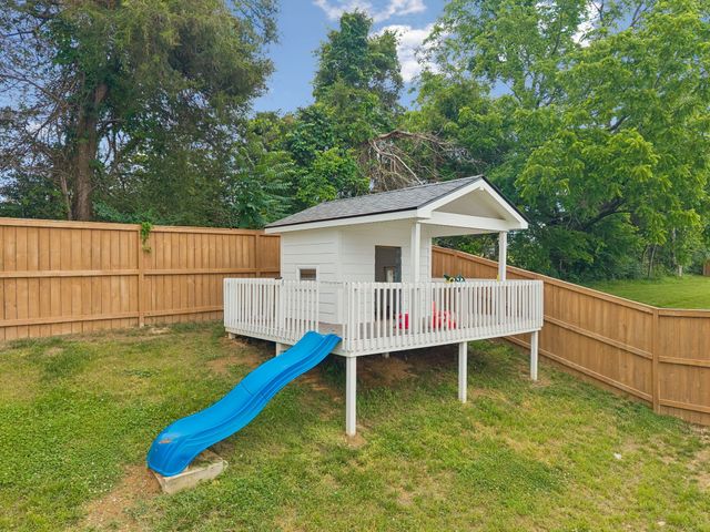 7215 Adenborough Dr, Fairview, TN 37062