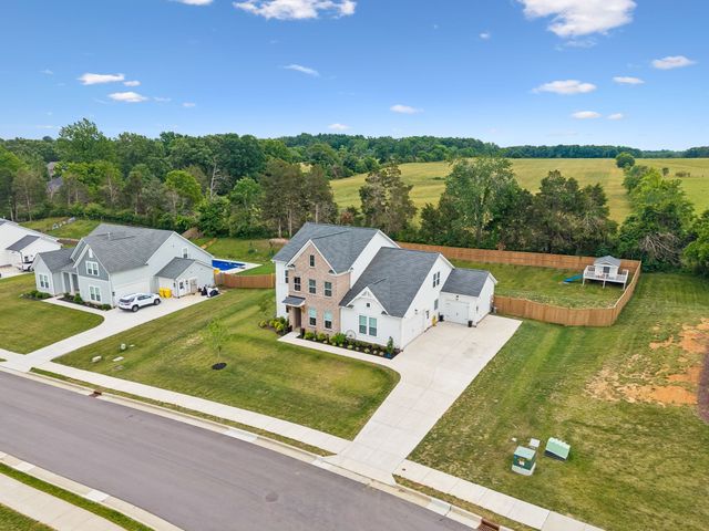 7215 Adenborough Dr, Fairview, TN 37062