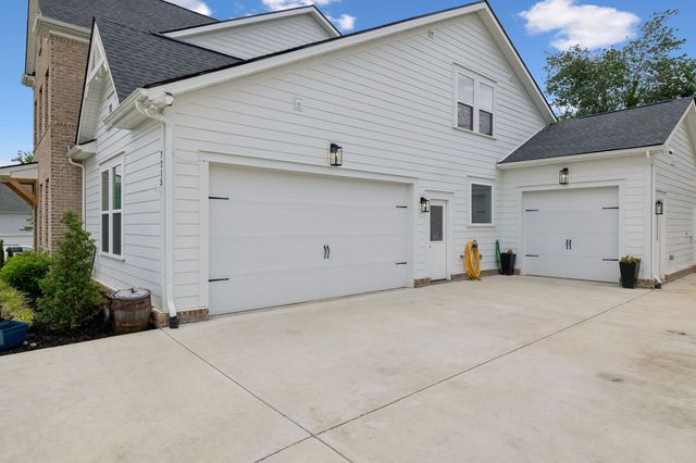 7215 Adenborough Dr, Fairview, TN 37062