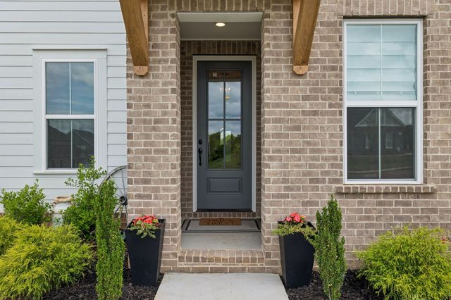 7215 Adenborough Dr, Fairview, TN 37062