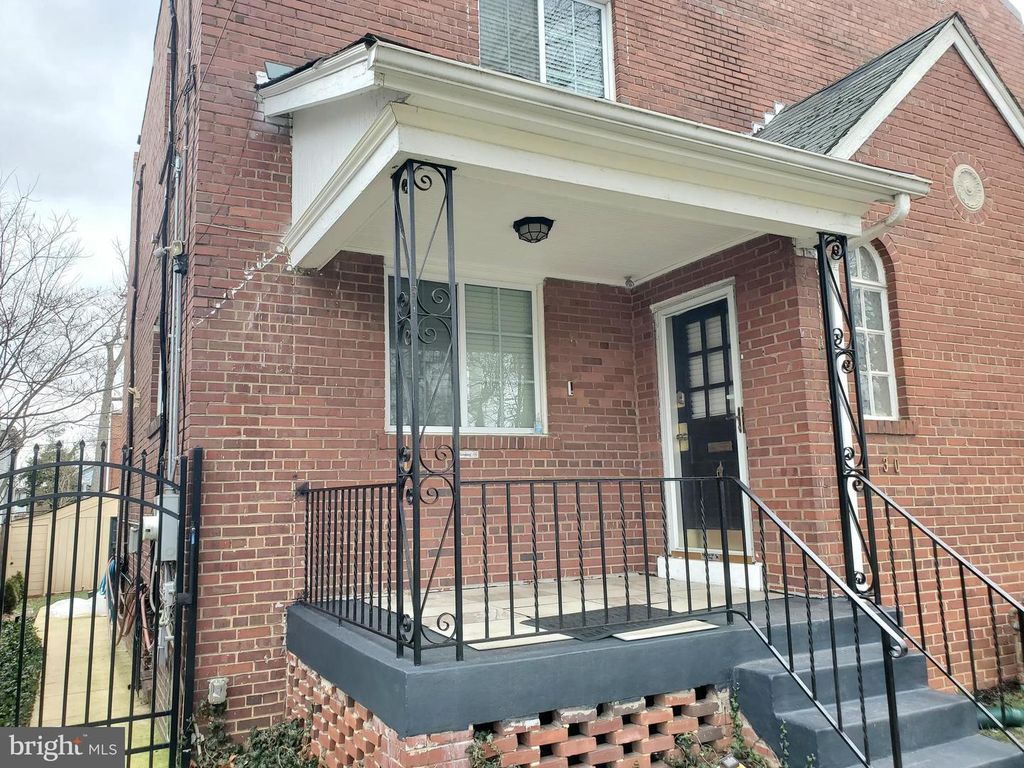 30 53RD ST SE, Washington, DC 20019