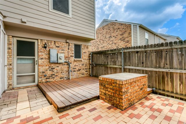 17 Abbey Road, Euless, TX 76039