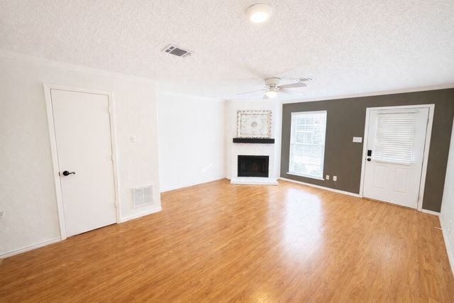 17 Abbey Road, Euless, TX 76039