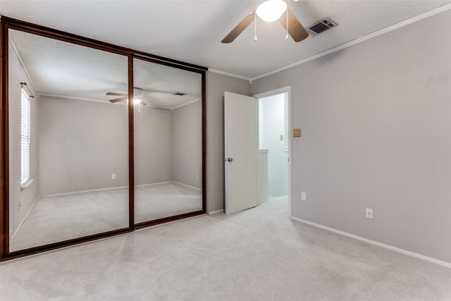 17 Abbey Road, Euless, TX 76039