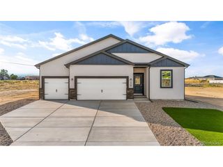 559 Bayview Dr, Pueblo, CO 81007