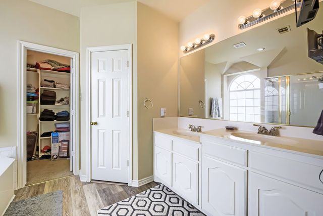 5016 Coral Creek Drive, Fort Worth, TX 76135