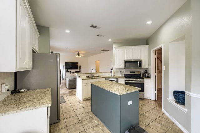 5016 Coral Creek Drive, Fort Worth, TX 76135
