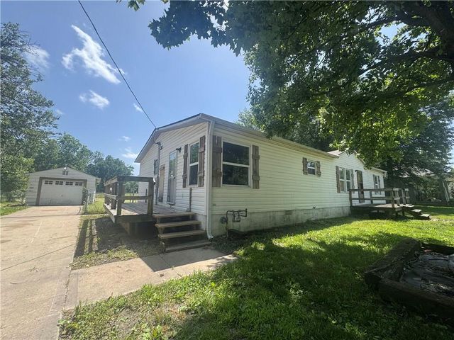 107 W 1st Street, Garden City, MO 64747