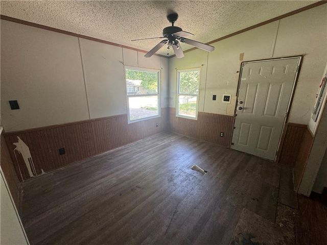 107 W 1st Street, Garden City, MO 64747