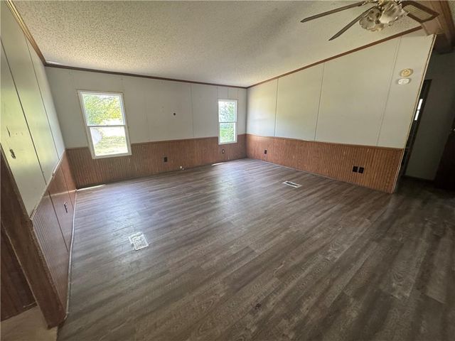 107 W 1st Street, Garden City, MO 64747
