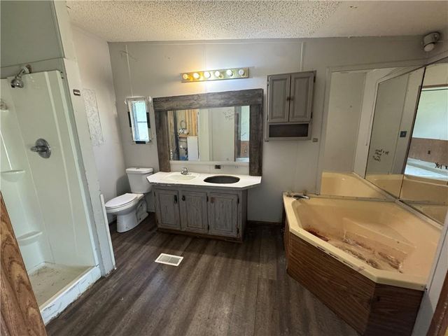107 W 1st Street, Garden City, MO 64747