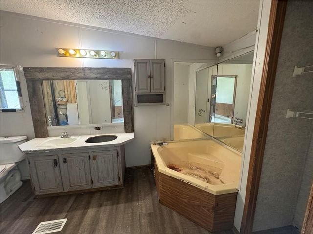 107 W 1st Street, Garden City, MO 64747