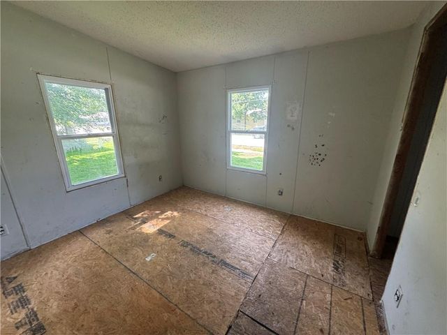 107 W 1st Street, Garden City, MO 64747