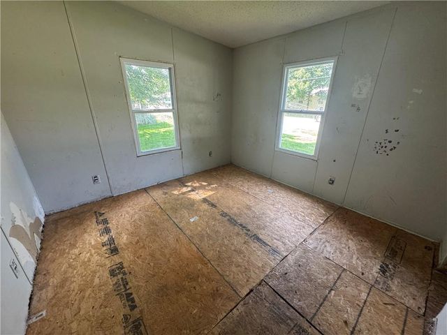107 W 1st Street, Garden City, MO 64747