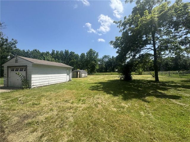 107 W 1st Street, Garden City, MO 64747