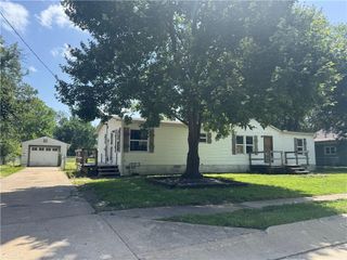 107 W 1st Street, Garden City, MO 64747