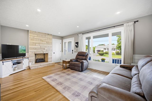 169 Raven, Lowell, MA 01852