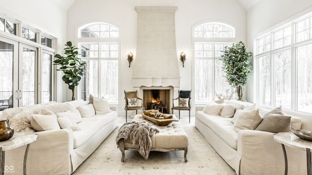 955 Bloor Lane, Zionsville, IN 46077