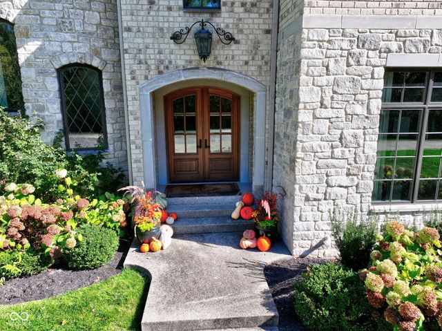 955 Bloor Lane, Zionsville, IN 46077