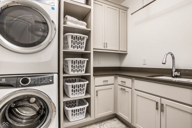 955 Bloor Lane, Zionsville, IN 46077