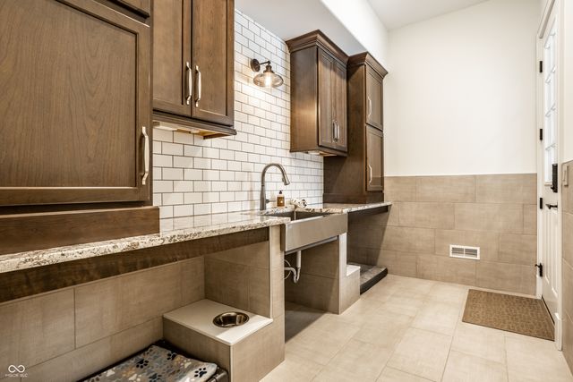 955 Bloor Lane, Zionsville, IN 46077