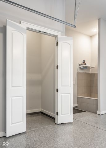 955 Bloor Lane, Zionsville, IN 46077