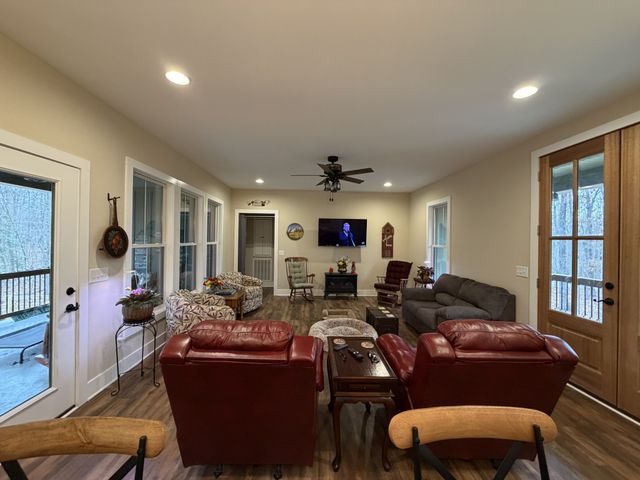 2095 Lake Louisa Loop, Monteagle, TN 37356