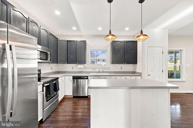 567 CROSSWINDS DR, Charles Town, WV 25414