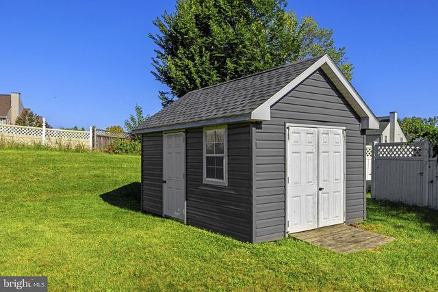 567 CROSSWINDS DR, Charles Town, WV 25414
