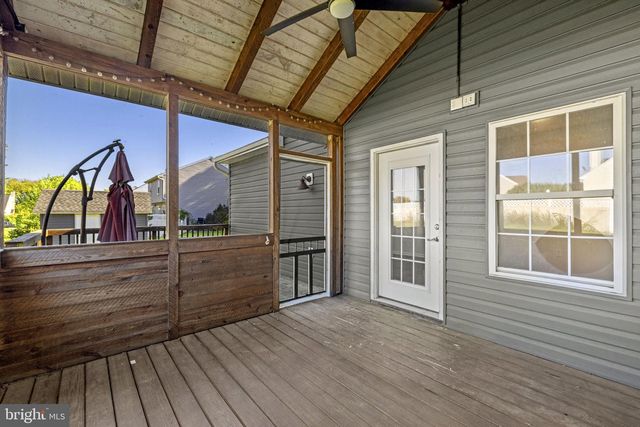 567 CROSSWINDS DR, Charles Town, WV 25414