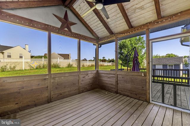 567 CROSSWINDS DR, Charles Town, WV 25414
