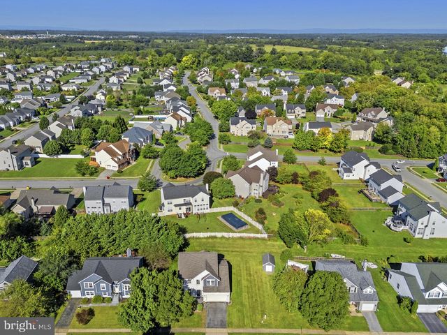 567 CROSSWINDS DR, Charles Town, WV 25414